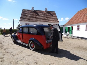 Zonens ambulance på husmandsstedet. Der var ingen patienter bagi, i stedet var der madudbringning...