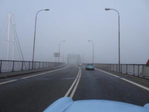 Søndag ,morgen - over broen i Sønderborg i tågedis