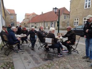 ... og der var mange MG-folk som skulle have kaffe og honningkager