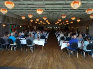 140 mennesker samlet til frokost